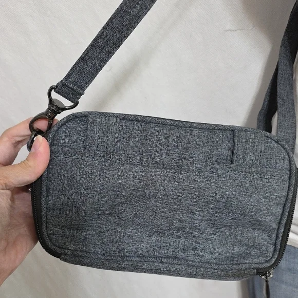 Lug Roundabout Quilted Wallet Crossbody Bag - Characol Gray - Picture 6 of 16